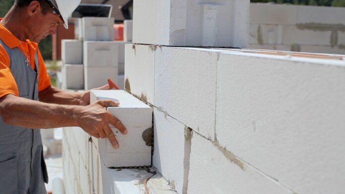 Применение ячеистого бетона в строительстве — особенности материала и его использование